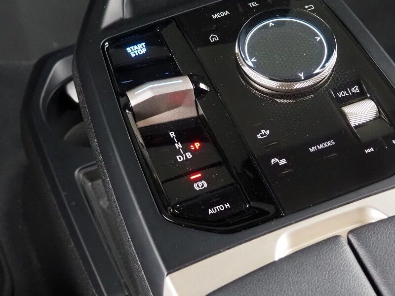 2024 BMW iX xDrive50 AWD *SPORT PKG, HEADS-UP DISPLAY, NAVIGATION, LIVE COCKPIT PRO, SAFETY ALERTS, 360 VIEW CAMERAS, PANO ECLIPSING MOONROOF, CLIMATE SEATS, HEATED STEERING, 22 INCH WHEELS, HARMAN/KARDON, WIRELESS CHARGING Round Rock TX