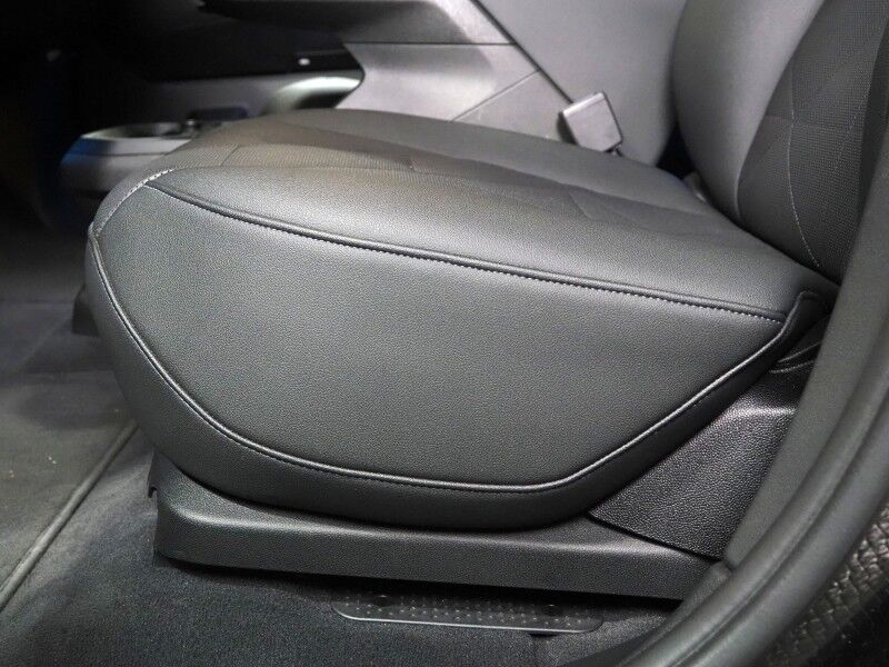 2024 BMW iX xDrive50 AWD *SPORT PKG, HEADS-UP DISPLAY, NAVIGATION, LIVE COCKPIT PRO, SAFETY ALERTS, 360 VIEW CAMERAS, PANO ECLIPSING MOONROOF, CLIMATE SEATS, HEATED STEERING, 22 INCH WHEELS, HARMAN/KARDON, WIRELESS CHARGING Round Rock TX
