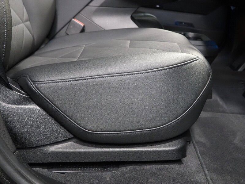 2024 BMW iX xDrive50 AWD *SPORT PKG, HEADS-UP DISPLAY, NAVIGATION, LIVE COCKPIT PRO, SAFETY ALERTS, 360 VIEW CAMERAS, PANO ECLIPSING MOONROOF, CLIMATE SEATS, HEATED STEERING, 22 INCH WHEELS, HARMAN/KARDON, WIRELESS CHARGING Round Rock TX