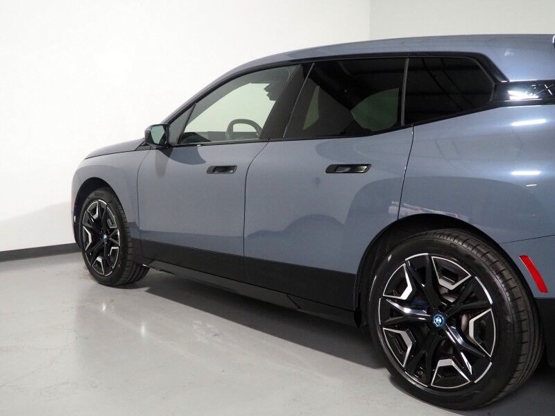 2024 BMW iX xDrive50 AWD *SPORT PKG, HEADS-UP DISPLAY, NAVIGATION, LIVE COCKPIT PRO, SAFETY ALERTS, 360 VIEW CAMERAS, PANO ECLIPSING MOONROOF, CLIMATE SEATS, HEATED STEERING, 22 INCH WHEELS, HARMAN/KARDON, WIRELESS CHARGING Round Rock TX