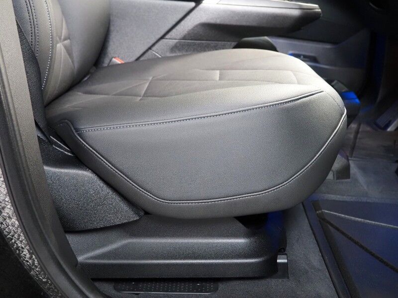 2024 BMW iX xDrive50 AWD *SPORT PKG, HEADS-UP DISPLAY, NAVIGATION, LIVE COCKPIT PRO, SAFETY ALERTS, 360 VIEW CAMERAS, PANO ECLIPSING MOONROOF, HEATED SEATS/STEERING, 22 INCH WHEELS, HARMAN/KARDON, WIRELESS CHARGING Round Rock TX