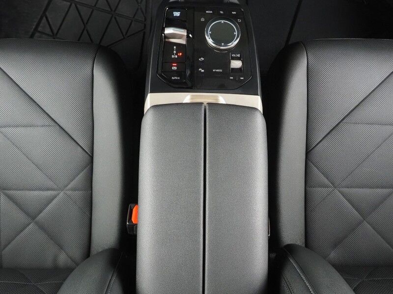 2024 BMW iX xDrive50 AWD *SPORT PKG, HEADS-UP DISPLAY, NAVIGATION, LIVE COCKPIT PRO, SAFETY ALERTS, 360 VIEW CAMERAS, PANO ECLIPSING MOONROOF, HEATED SEATS/STEERING, 22 INCH WHEELS, HARMAN/KARDON, WIRELESS CHARGING Round Rock TX