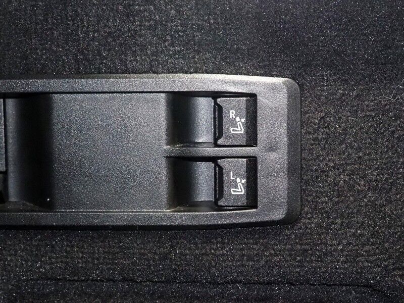 2024 BMW iX xDrive50 AWD *SPORT PKG, HEADS-UP DISPLAY, NAVIGATION, LIVE COCKPIT PRO, SAFETY ALERTS, 360 VIEW CAMERAS, PANO ECLIPSING MOONROOF, HEATED SEATS/STEERING, 22 INCH WHEELS, HARMAN/KARDON, WIRELESS CHARGING Round Rock TX