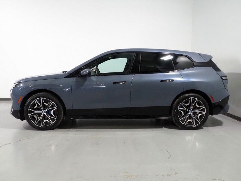 2024 BMW iX xDrive50 AWD *SPORT PKG, HEADS-UP DISPLAY, NAVIGATION, LIVE COCKPIT PRO, SAFETY ALERTS, 360 VIEW CAMERAS, PANO ECLIPSING MOONROOF, HEATED SEATS/STEERING, 22 INCH WHEELS, HARMAN/KARDON, WIRELESS CHARGING Round Rock TX