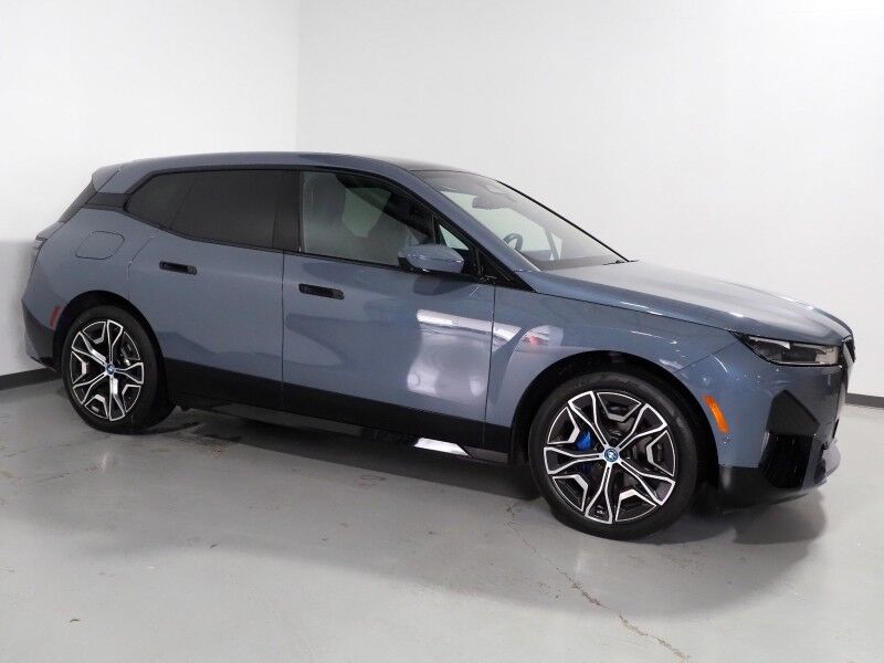 2024 BMW iX xDrive50 AWD *SPORT PKG, HEADS-UP DISPLAY, NAVIGATION, LIVE COCKPIT PRO, SAFETY ALERTS, 360 VIEW CAMERAS, PANO ECLIPSING MOONROOF, HEATED SEATS/STEERING, 22 INCH WHEELS, HARMAN/KARDON, WIRELESS CHARGING