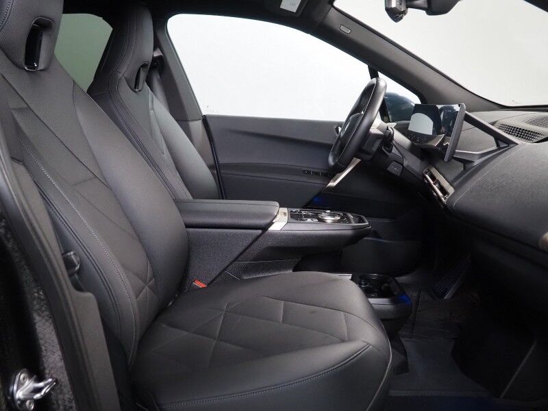 2024 BMW iX xDrive50 AWD *SPORT PKG, HEADS-UP DISPLAY, NAVIGATION, LIVE COCKPIT PRO, SAFETY ALERTS, 360 VIEW CAMERAS, PANO ECLIPSING MOONROOF, HEATED SEATS/STEERING, 22 INCH WHEELS, HARMAN/KARDON, WIRELESS CHARGING Round Rock TX