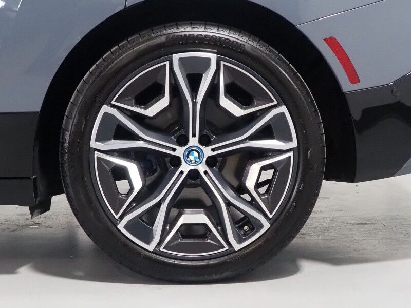 2024 BMW iX xDrive50 AWD *SPORT & LUXURY PKGS, DRIVING ASSIST PRO, HEADS-UP DISPLAY, NAVIGATION, ADAPTIVE CRUISE, SAFETY ALERTS, 360 CAMERAS, PANO ECLIPSING MOONROOF, CLIMATE/MULTI-FUNCTION SEATS, HARMAN/KARDON, WIRELESS CHARGING Round Rock TX