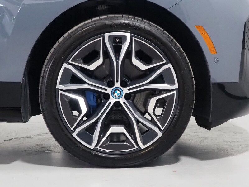 2024 BMW iX xDrive50 AWD *SPORT & LUXURY PKGS, DRIVING ASSIST PRO, HEADS-UP DISPLAY, NAVIGATION, ADAPTIVE CRUISE, SAFETY ALERTS, 360 CAMERAS, PANO ECLIPSING MOONROOF, CLIMATE/MULTI-FUNCTION SEATS, HARMAN/KARDON, WIRELESS CHARGING Round Rock TX