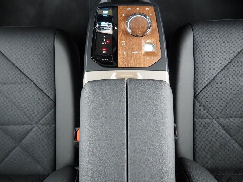2024 BMW iX xDrive50 AWD *SPORT & LUXURY PKGS, DRIVING ASSIST PRO, HEADS-UP DISPLAY, NAVIGATION, ADAPTIVE CRUISE, SAFETY ALERTS, 360 CAMERAS, PANO ECLIPSING MOONROOF, CLIMATE/MULTI-FUNCTION SEATS, HARMAN/KARDON, WIRELESS CHARGING Round Rock TX