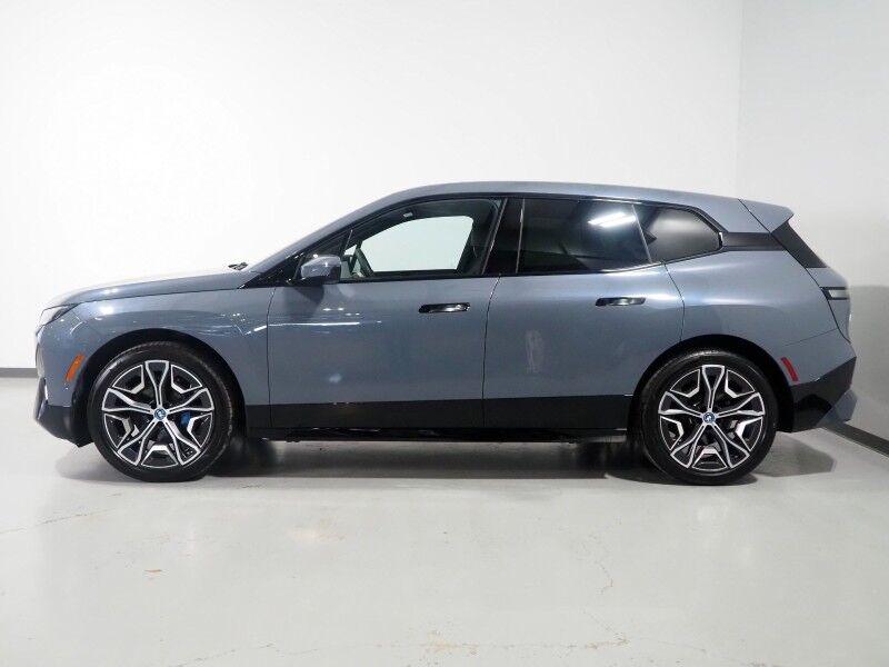 2024 BMW iX xDrive50 AWD *SPORT & LUXURY PKGS, DRIVING ASSIST PRO, HEADS-UP DISPLAY, NAVIGATION, ADAPTIVE CRUISE, SAFETY ALERTS, 360 CAMERAS, PANO ECLIPSING MOONROOF, CLIMATE/MULTI-FUNCTION SEATS, HARMAN/KARDON, WIRELESS CHARGING Round Rock TX