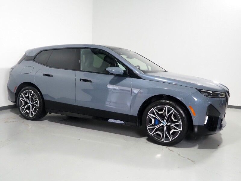 2024 BMW iX xDrive50 AWD *SPORT & LUXURY PKGS, DRIVING ASSIST PRO, HEADS-UP DISPLAY, NAVIGATION, ADAPTIVE CRUISE, SAFETY ALERTS, 360 CAMERAS, PANO ECLIPSING MOONROOF, CLIMATE/MULTI-FUNCTION SEATS, HARMAN/KARDON, WIRELESS CHARGING
