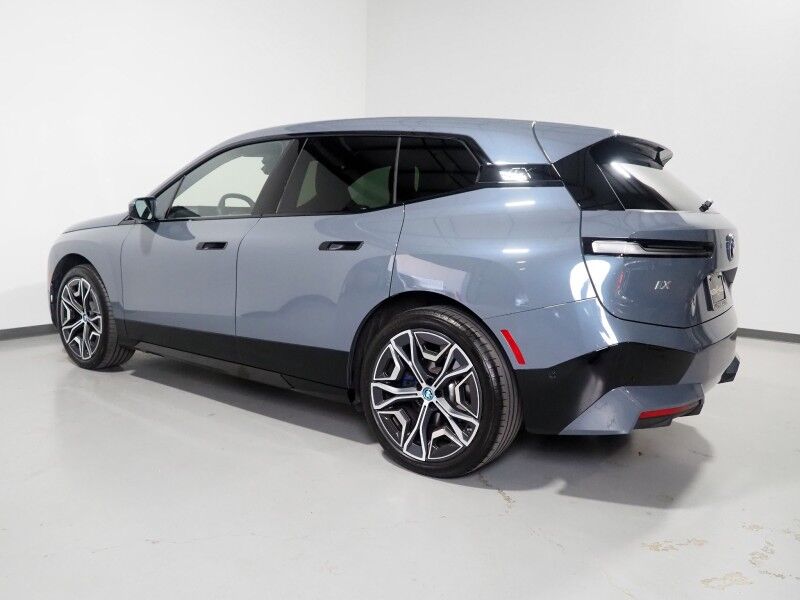 2024 BMW iX xDrive50 AWD *SPORT & LUXURY PKGS, DRIVING ASSIST PRO, HEADS-UP DISPLAY, NAVIGATION, ADAPTIVE CRUISE, SAFETY ALERTS, 360 CAMERAS, PANO ECLIPSING MOONROOF, CLIMATE/MULTI-FUNCTION SEATS, HARMAN/KARDON, WIRELESS CHARGING Round Rock TX