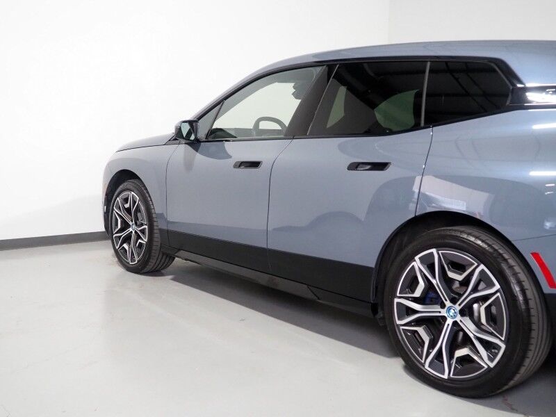 2024 BMW iX xDrive50 AWD *SPORT & LUXURY PKGS, DRIVING ASSIST PRO, HEADS-UP DISPLAY, NAVIGATION, ADAPTIVE CRUISE, SAFETY ALERTS, 360 CAMERAS, PANO ECLIPSING MOONROOF, CLIMATE/MULTI-FUNCTION SEATS, HARMAN/KARDON, WIRELESS CHARGING Round Rock TX