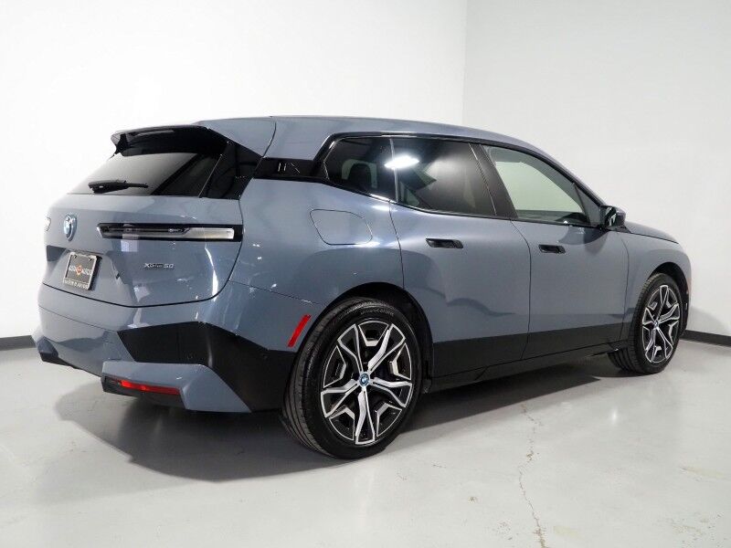 2024 BMW iX xDrive50 AWD *SPORT & LUXURY PKGS, DRIVING ASSIST PRO, HEADS-UP DISPLAY, NAVIGATION, ADAPTIVE CRUISE, SAFETY ALERTS, 360 CAMERAS, PANO ECLIPSING MOONROOF, CLIMATE/MULTI-FUNCTION SEATS, HARMAN/KARDON, WIRELESS CHARGING Round Rock TX