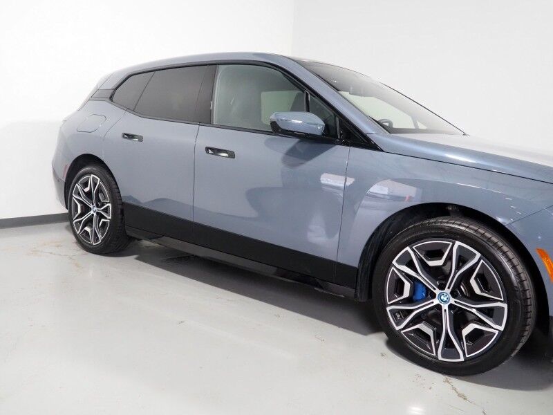 2024 BMW iX xDrive50 AWD *SPORT & LUXURY PKGS, DRIVING ASSIST PRO, HEADS-UP DISPLAY, NAVIGATION, ADAPTIVE CRUISE, SAFETY ALERTS, 360 CAMERAS, PANO ECLIPSING MOONROOF, CLIMATE/MULTI-FUNCTION SEATS, HARMAN/KARDON, WIRELESS CHARGING Round Rock TX
