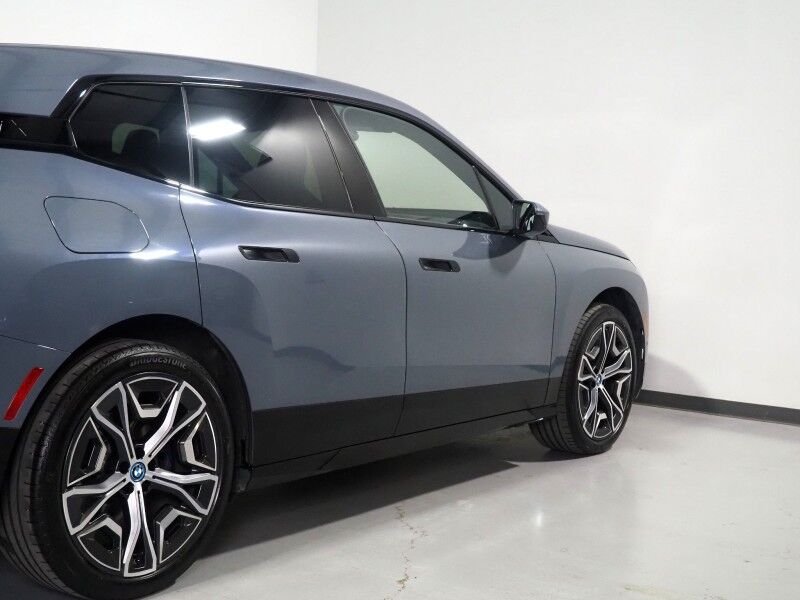 2024 BMW iX xDrive50 AWD *SPORT & LUXURY PKGS, DRIVING ASSIST PRO, HEADS-UP DISPLAY, NAVIGATION, ADAPTIVE CRUISE, SAFETY ALERTS, 360 CAMERAS, PANO ECLIPSING MOONROOF, CLIMATE/MULTI-FUNCTION SEATS, HARMAN/KARDON, WIRELESS CHARGING Round Rock TX