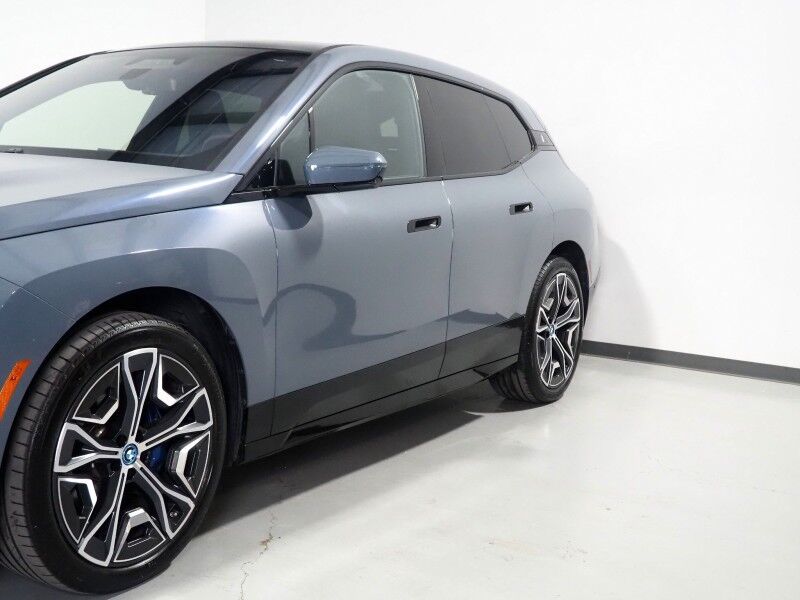 2024 BMW iX xDrive50 AWD *SPORT & LUXURY PKGS, DRIVING ASSIST PRO, HEADS-UP DISPLAY, NAVIGATION, ADAPTIVE CRUISE, SAFETY ALERTS, 360 CAMERAS, PANO ECLIPSING MOONROOF, CLIMATE/MULTI-FUNCTION SEATS, HARMAN/KARDON, WIRELESS CHARGING Round Rock TX