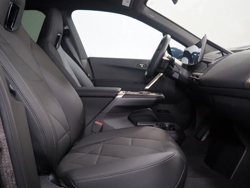2024 BMW iX xDrive50 AWD *SPORT & LUXURY PKGS, DRIVING ASSIST PRO, HEADS-UP DISPLAY, NAVIGATION, ADAPTIVE CRUISE, SAFETY ALERTS, 360 CAMERAS, PANO ECLIPSING MOONROOF, CLIMATE/MULTI-FUNCTION SEATS, HARMAN/KARDON, WIRELESS CHARGING Round Rock TX