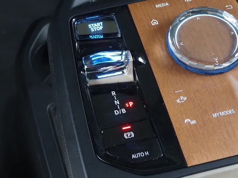 2024 BMW iX xDrive50 AWD *SPORT & LUXURY PKGS, DRIVING ASSIST PRO, HEADS-UP DISPLAY, NAVIGATION, ADAPTIVE CRUISE, SAFETY ALERTS, 360 CAMERAS, PANO ECLIPSING MOONROOF, HEATED/MULTI-FUNCTION SEATS, HARMAN/KARDON, WIRELESS CHARGING Round Rock TX