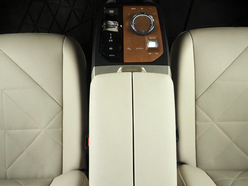 2024 BMW iX xDrive50 AWD *SPORT & LUXURY PKGS, DRIVING ASSIST PRO, HEADS-UP DISPLAY, NAVIGATION, ADAPTIVE CRUISE, SAFETY ALERTS, 360 CAMERAS, PANO ECLIPSING MOONROOF, HEATED/MULTI-FUNCTION SEATS, HARMAN/KARDON, WIRELESS CHARGING Round Rock TX