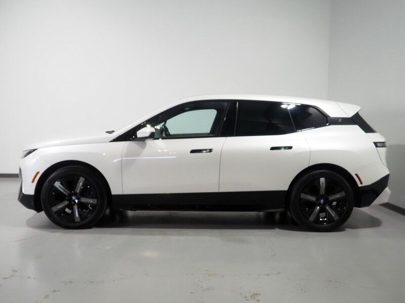2024 BMW iX xDrive50 AWD *SPORT & LUXURY PKGS, DRIVING ASSIST PRO, HEADS-UP DISPLAY, NAVIGATION, ADAPTIVE CRUISE, SAFETY ALERTS, 360 CAMERAS, PANO ECLIPSING MOONROOF, HEATED/MULTI-FUNCTION SEATS, HARMAN/KARDON, WIRELESS CHARGING Round Rock TX
