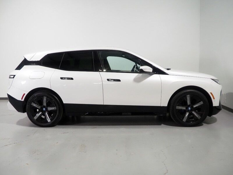 2024 BMW iX xDrive50 AWD *SPORT & LUXURY PKGS, DRIVING ASSIST PRO, HEADS-UP DISPLAY, NAVIGATION, ADAPTIVE CRUISE, SAFETY ALERTS, 360 CAMERAS, PANO ECLIPSING MOONROOF, HEATED/MULTI-FUNCTION SEATS, HARMAN/KARDON, WIRELESS CHARGING Round Rock TX
