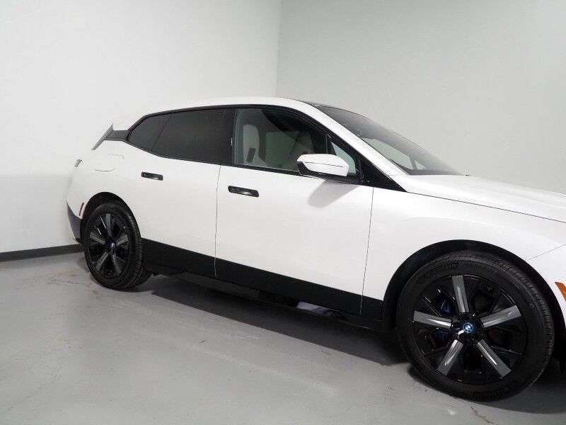 2024 BMW iX xDrive50 AWD *SPORT & LUXURY PKGS, DRIVING ASSIST PRO, HEADS-UP DISPLAY, NAVIGATION, ADAPTIVE CRUISE, SAFETY ALERTS, 360 CAMERAS, PANO ECLIPSING MOONROOF, HEATED/MULTI-FUNCTION SEATS, HARMAN/KARDON, WIRELESS CHARGING Round Rock TX