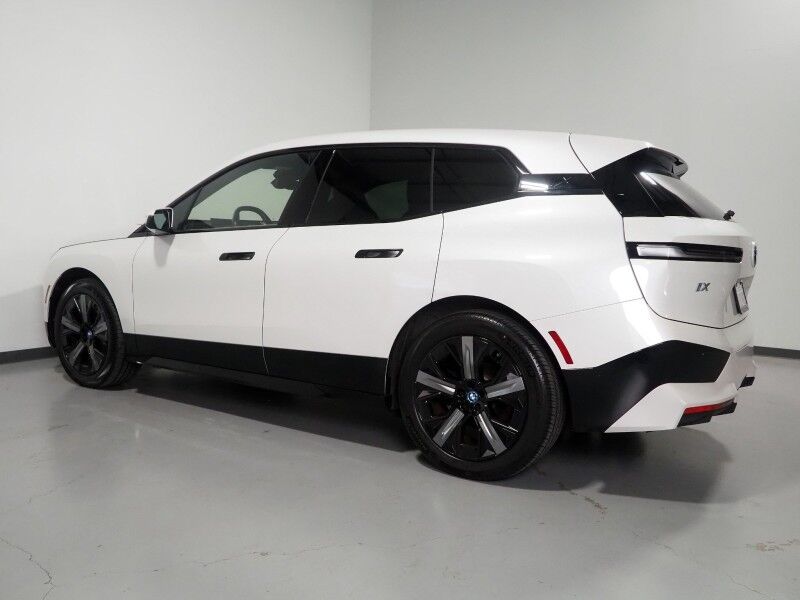 2024 BMW iX xDrive50 AWD *SPORT & LUXURY PKGS, DRIVING ASSIST PRO, HEADS-UP DISPLAY, NAVIGATION, ADAPTIVE CRUISE, SAFETY ALERTS, 360 CAMERAS, PANO ECLIPSING MOONROOF, HEATED/MULTI-FUNCTION SEATS, HARMAN/KARDON, WIRELESS CHARGING Round Rock TX