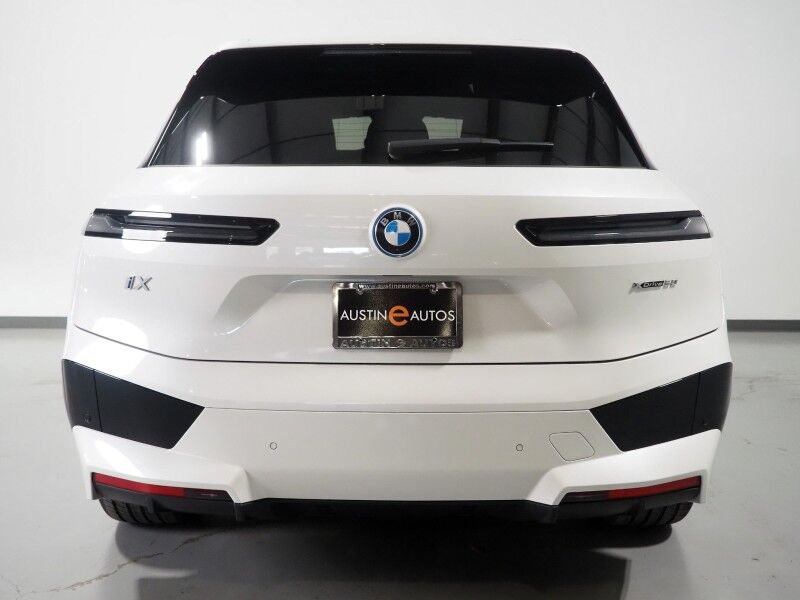 2024 BMW iX xDrive50 AWD *SPORT & LUXURY PKGS, DRIVING ASSIST PRO, HEADS-UP DISPLAY, NAVIGATION, ADAPTIVE CRUISE, SAFETY ALERTS, 360 CAMERAS, PANO ECLIPSING MOONROOF, HEATED/MULTI-FUNCTION SEATS, HARMAN/KARDON, WIRELESS CHARGING Round Rock TX