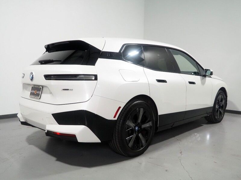 2024 BMW iX xDrive50 AWD *SPORT & LUXURY PKGS, DRIVING ASSIST PRO, HEADS-UP DISPLAY, NAVIGATION, ADAPTIVE CRUISE, SAFETY ALERTS, 360 CAMERAS, PANO ECLIPSING MOONROOF, HEATED/MULTI-FUNCTION SEATS, HARMAN/KARDON, WIRELESS CHARGING Round Rock TX