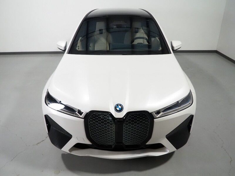 2024 BMW iX xDrive50 AWD *SPORT & LUXURY PKGS, DRIVING ASSIST PRO, HEADS-UP DISPLAY, NAVIGATION, ADAPTIVE CRUISE, SAFETY ALERTS, 360 CAMERAS, PANO ECLIPSING MOONROOF, HEATED/MULTI-FUNCTION SEATS, HARMAN/KARDON, WIRELESS CHARGING Round Rock TX
