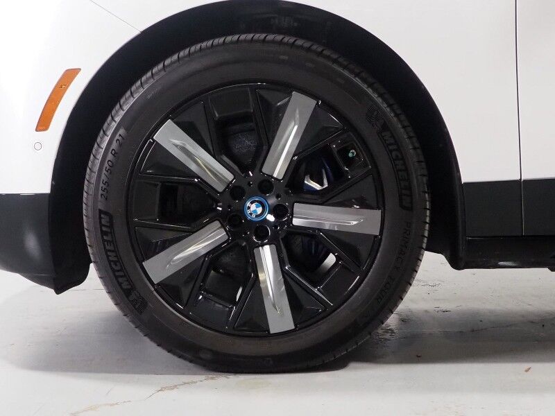 2024 BMW iX xDrive50 AWD *SPORT & LUXURY PKGS, DRIVING ASSIST PRO, HEADS-UP DISPLAY, NAVIGATION, ADAPTIVE CRUISE, SAFETY ALERTS, 360 CAMERAS, PANO ECLIPSING MOONROOF, HEATED/MULTI-FUNCTION SEATS, HARMAN/KARDON, WIRELESS CHARGING Round Rock TX