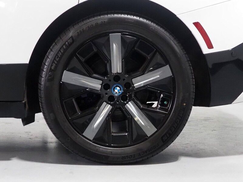 2024 BMW iX xDrive50 AWD *SPORT & LUXURY PKGS, DRIVING ASSIST PRO, HEADS-UP DISPLAY, NAVIGATION, ADAPTIVE CRUISE, SAFETY ALERTS, 360 CAMERAS, PANO ECLIPSING MOONROOF, HEATED/MULTI-FUNCTION SEATS, HARMAN/KARDON, WIRELESS CHARGING Round Rock TX