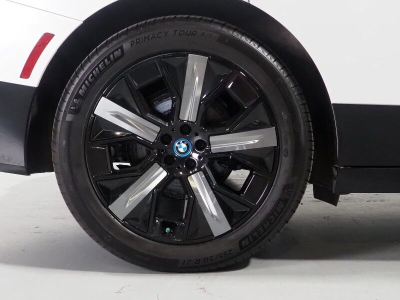 2024 BMW iX xDrive50 AWD *SPORT & LUXURY PKGS, DRIVING ASSIST PRO, HEADS-UP DISPLAY, NAVIGATION, ADAPTIVE CRUISE, SAFETY ALERTS, 360 CAMERAS, PANO ECLIPSING MOONROOF, HEATED/MULTI-FUNCTION SEATS, HARMAN/KARDON, WIRELESS CHARGING Round Rock TX