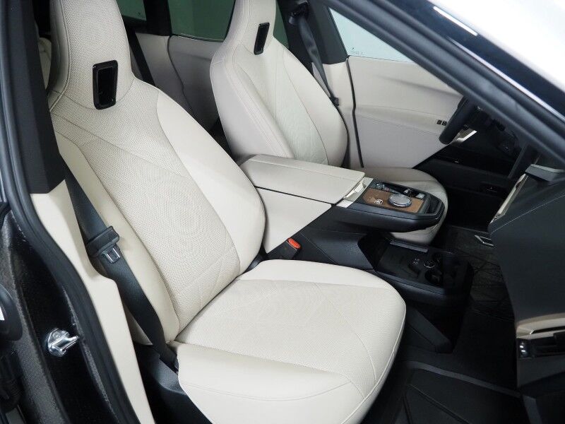 2024 BMW iX xDrive50 AWD *SPORT & LUXURY PKGS, DRIVING ASSIST PRO, HEADS-UP DISPLAY, NAVIGATION, ADAPTIVE CRUISE, SAFETY ALERTS, 360 CAMERAS, PANO ECLIPSING MOONROOF, HEATED/MULTI-FUNCTION SEATS, HARMAN/KARDON, WIRELESS CHARGING