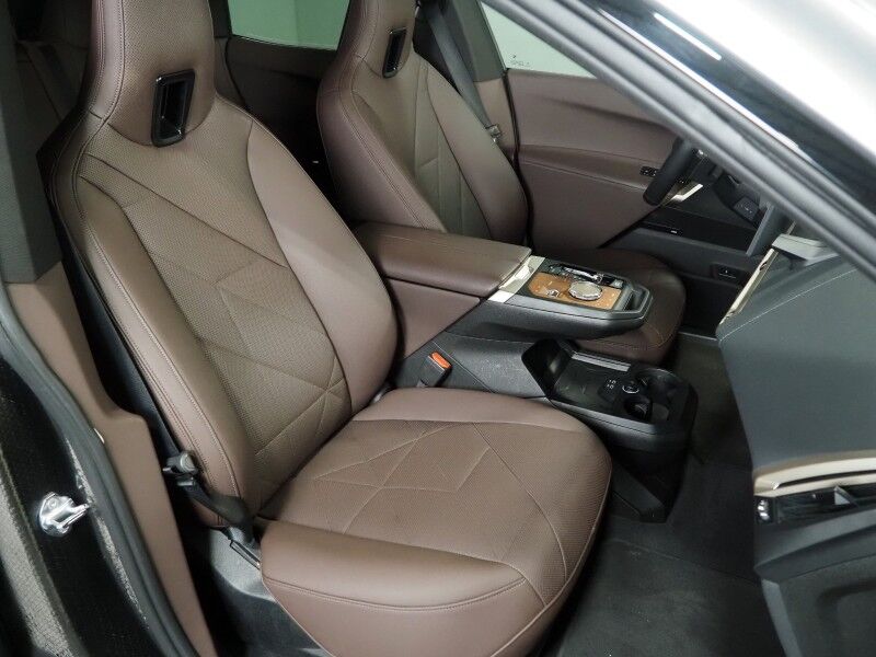 2024 BMW iX xDrive50 AWD *SPORT & LUXURY PKGS, HEADS-UP DISPLAY, NAVIGATION, LIVE COCKPIT PRO, SAFETY ALERTS, 360 VIEW CAMERAS, PANO ECLIPSING MOONROOF, HEATED SEATS/STEERING, 22 INCH WHEELS, HARMAN/KARDON, WIRELESS CHARGING