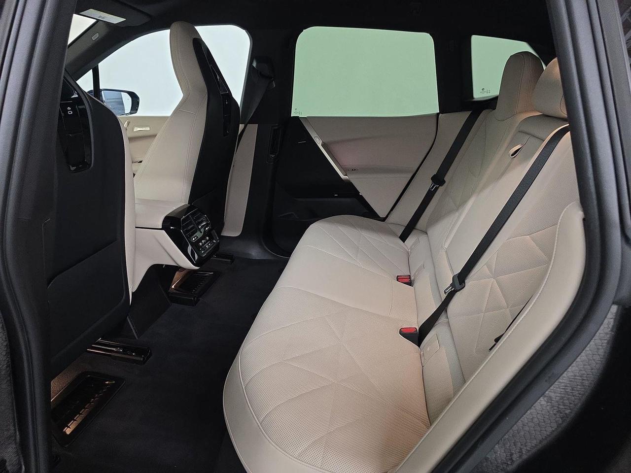 2024 BMW iX xDrive50 Harman Kardon Sound Panoramic Sky Lounge Roof Portland OR