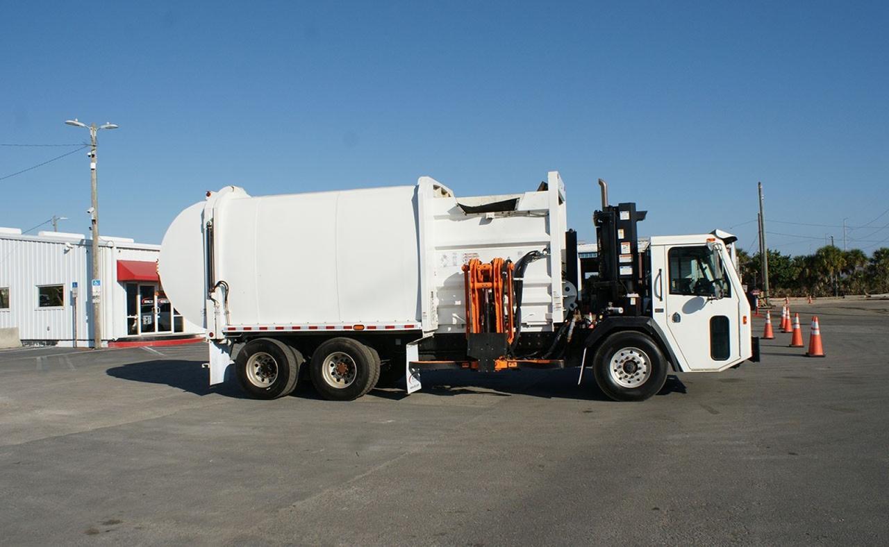 2024 Battle Motors LET 2 31 yard Pac-Tech Side Loader Garbage Truck Tampa FL