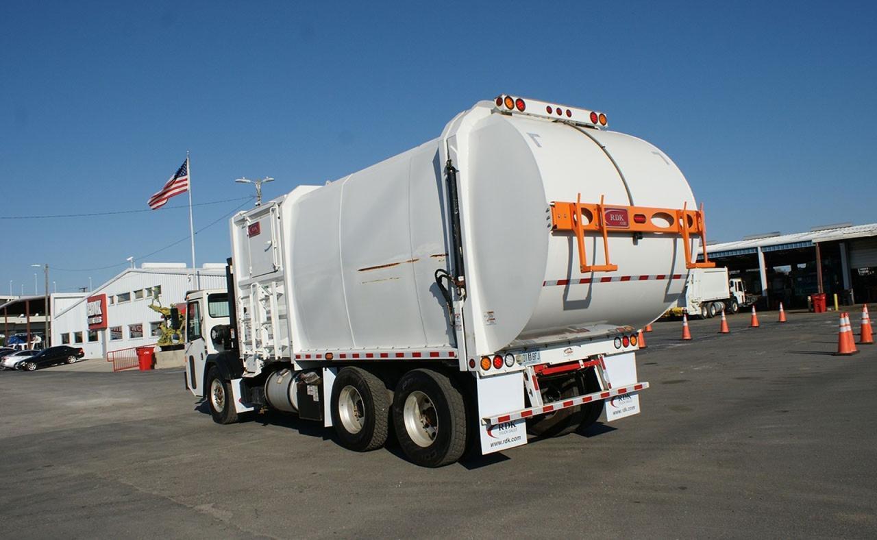 2024 Battle Motors LET 2 31 yard Pac-Tech Side Loader Garbage Truck Tampa FL