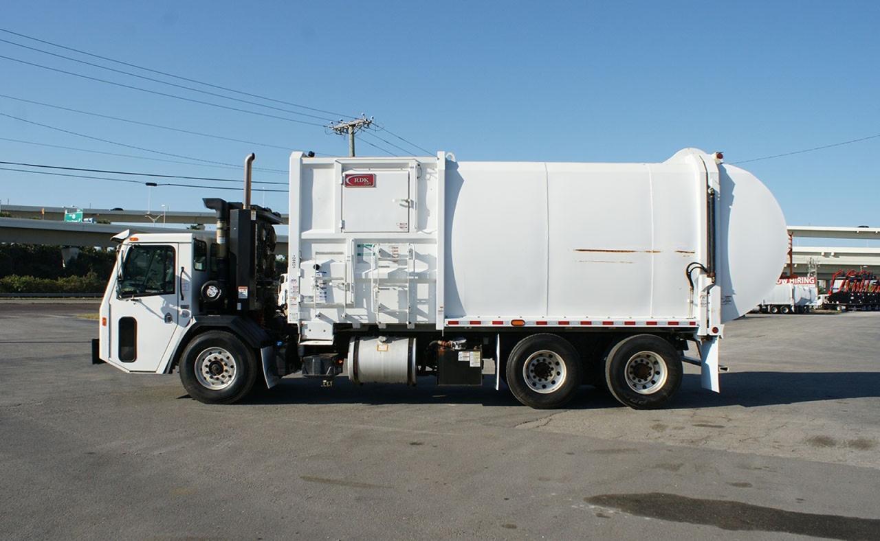 2024 Battle Motors LET 2 31 yard Pac-Tech Side Loader Garbage Truck Tampa FL