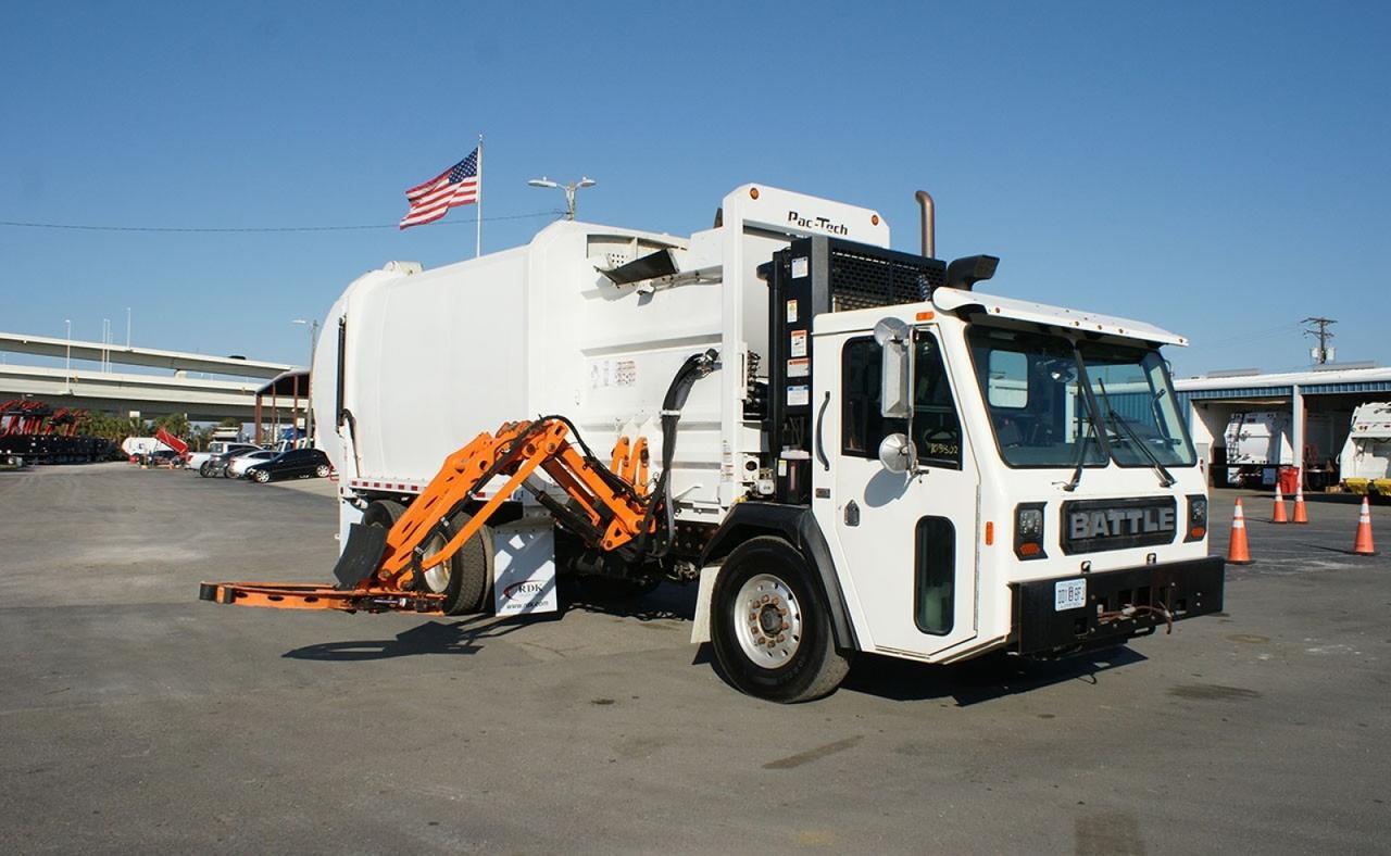 2024 Battle Motors LET 2 31 yard Pac-Tech Side Loader Garbage Truck Tampa FL