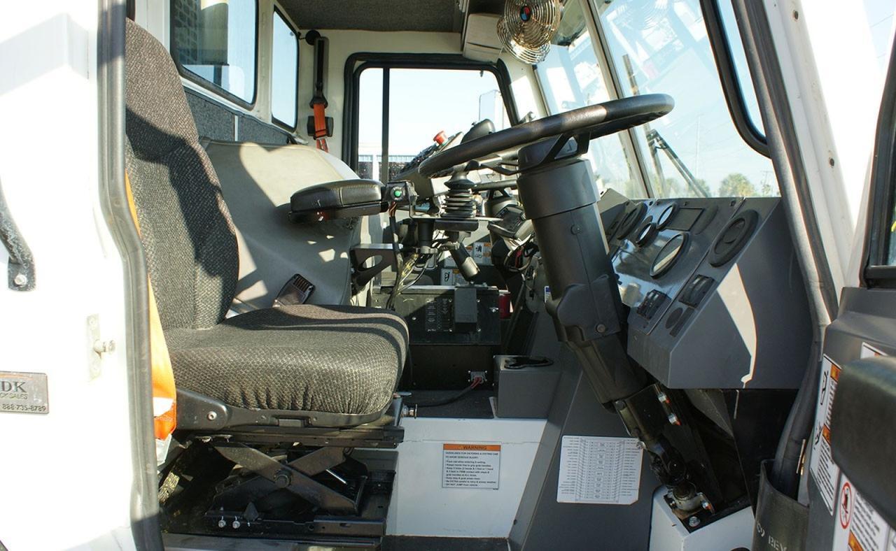 2024 Battle Motors LET 2 31 yard Pac-Tech Side Loader Garbage Truck Tampa FL