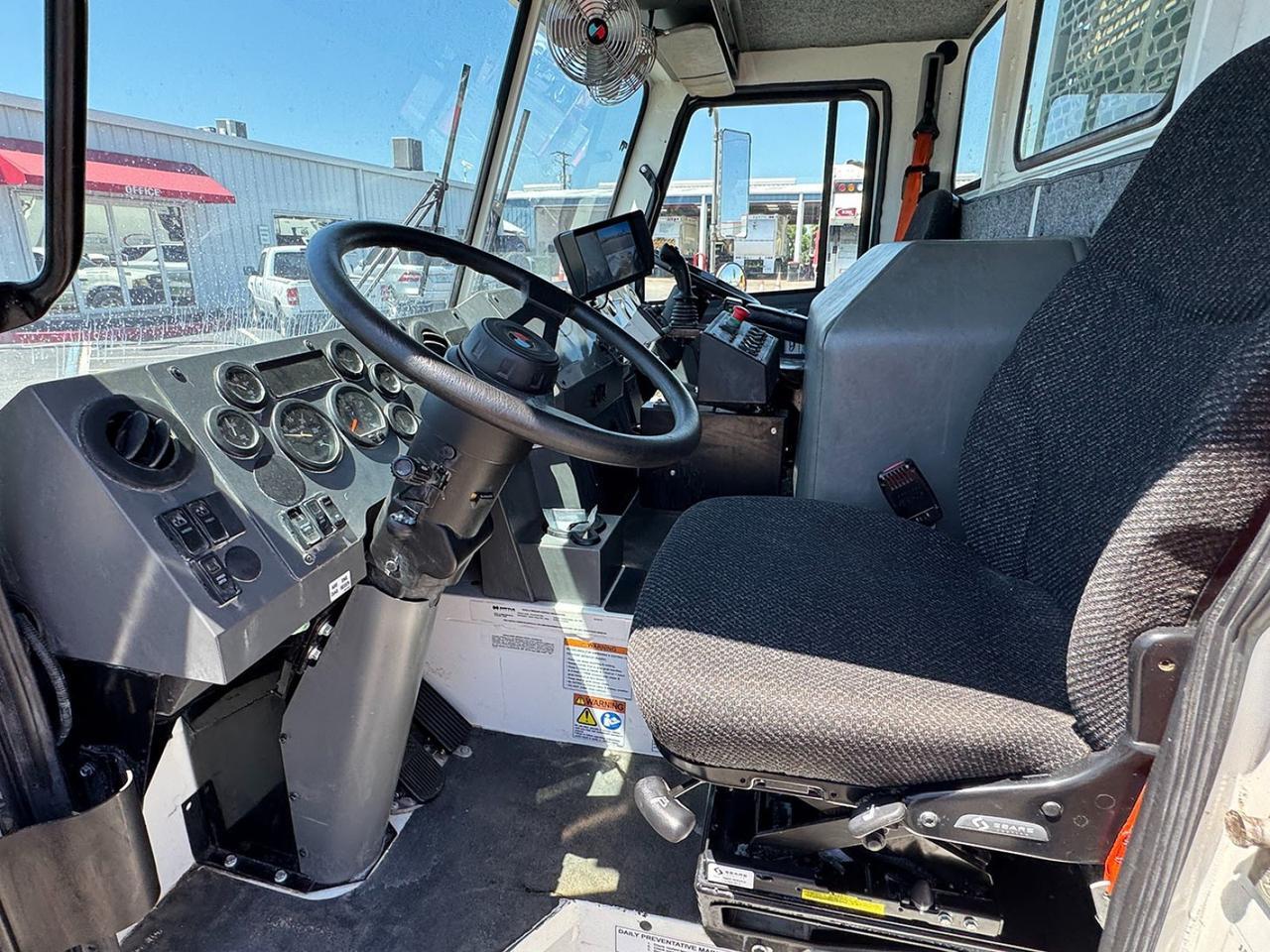 2024 Battle Motors LET 2 31 yard Pac-Tech Side Loader Garbage Truck