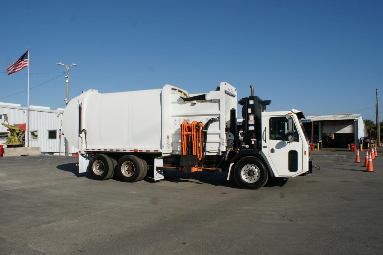 2024 Battle Motors LET 2 31 yard Pac-Tech Side Loader Garbage Truck