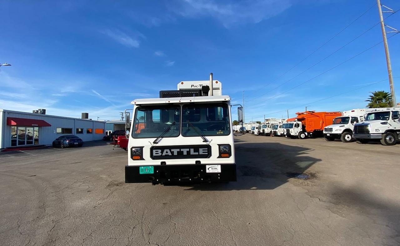 2024 Battle Motors LET 2 31 yd Pac Tech Side Loader Garbage Truck