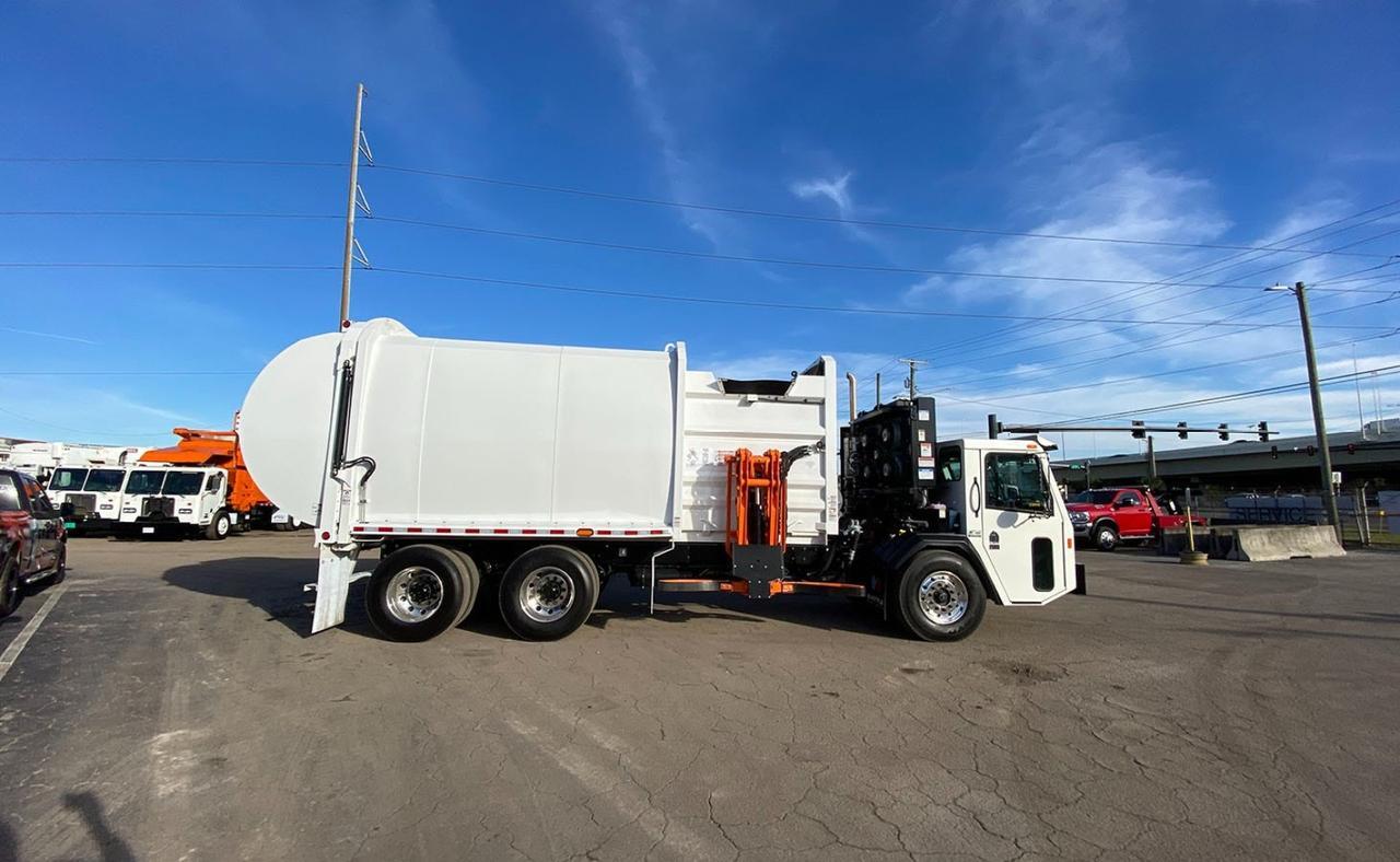 2024 Battle Motors LET 2 31 yd Pac Tech Side Loader Garbage Truck