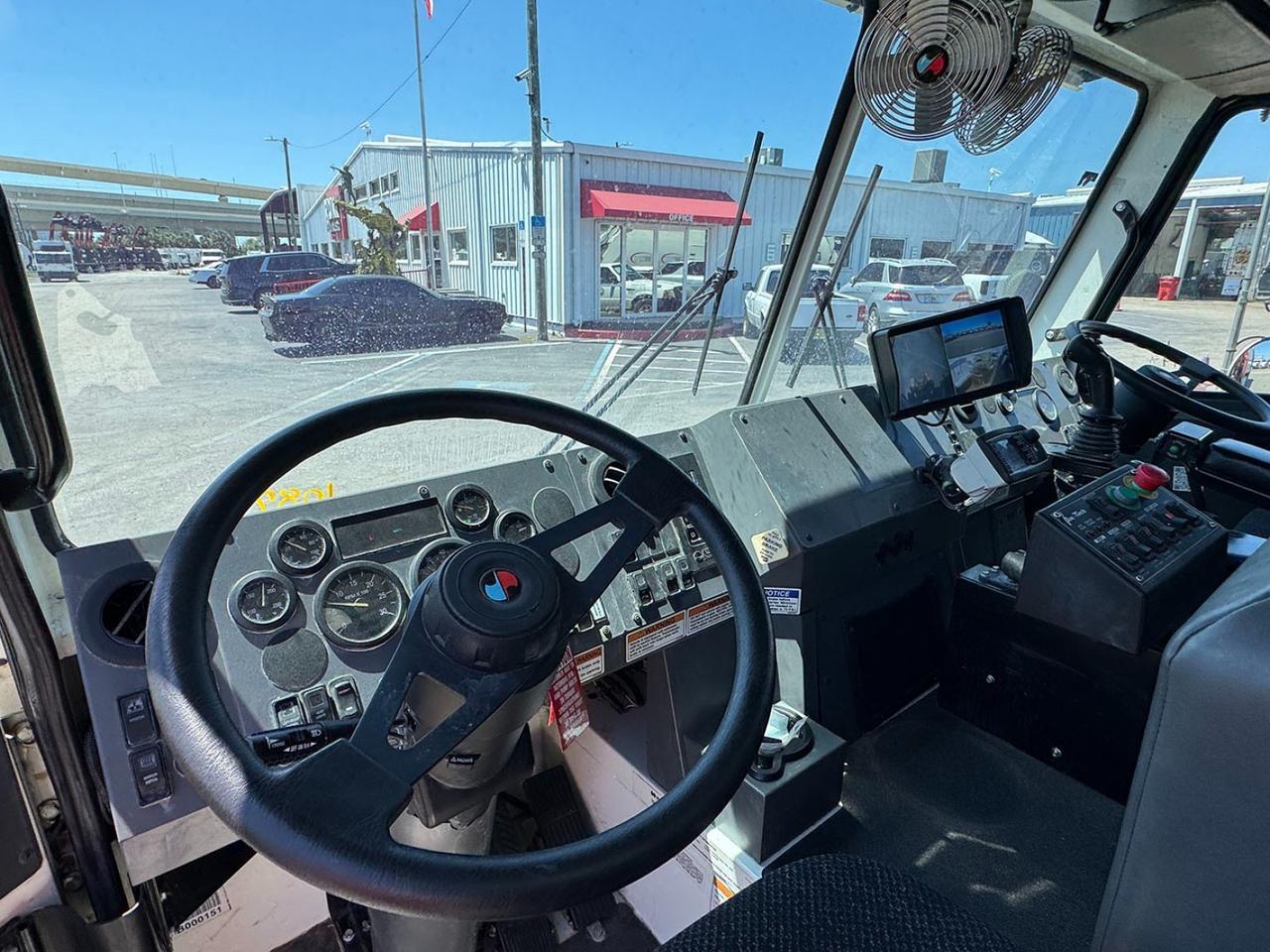 2024 Battle Motors LET 2 31 yd Pac Tech Side Loader Garbage Truck Tampa FL