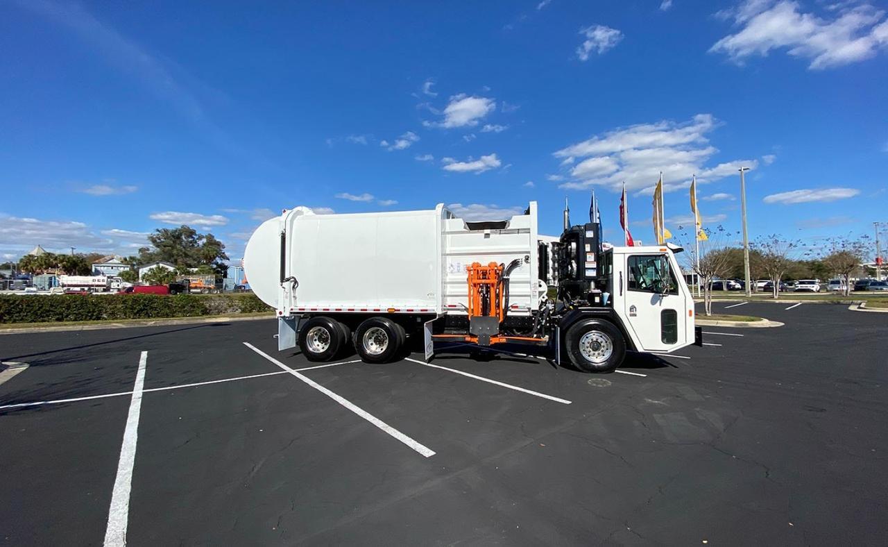 2024 Battle Motors LET 2 31 yd Pac Tech Side Loader Garbage Truck