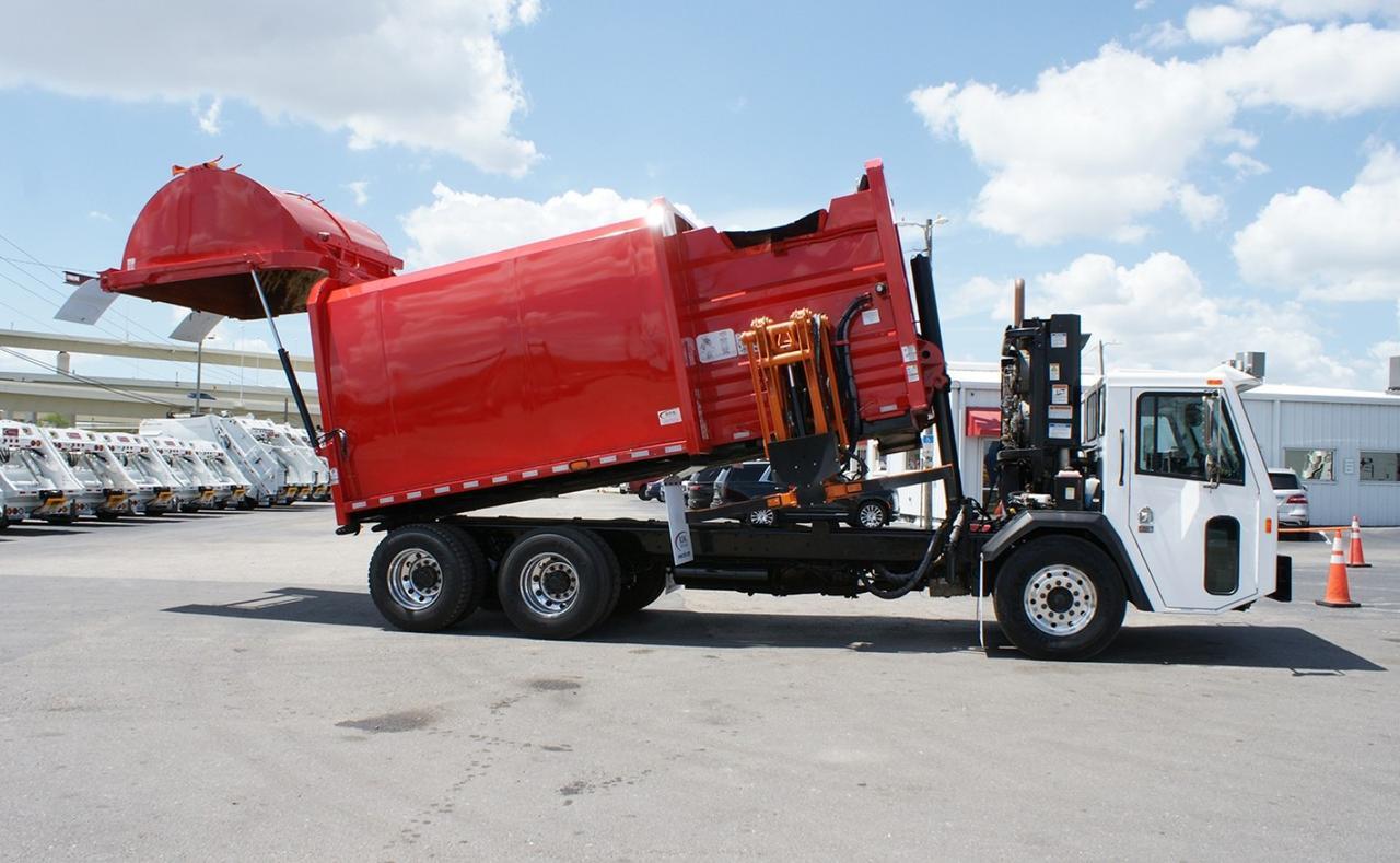 2024 Battle Motors LET 2 31 yd Pac Tech Side Loader Garbage Truck Tampa FL