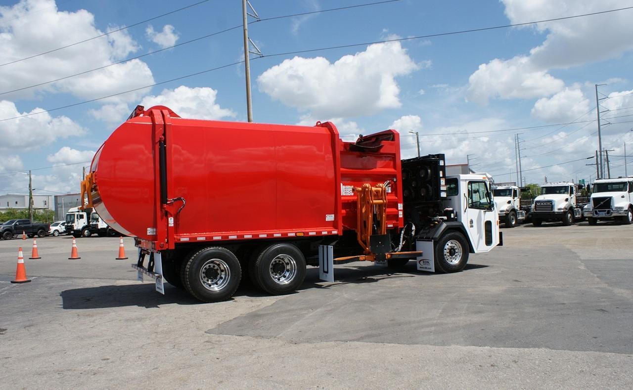 2024 Battle Motors LET 2 31 yd Pac Tech Side Loader Garbage Truck Tampa FL